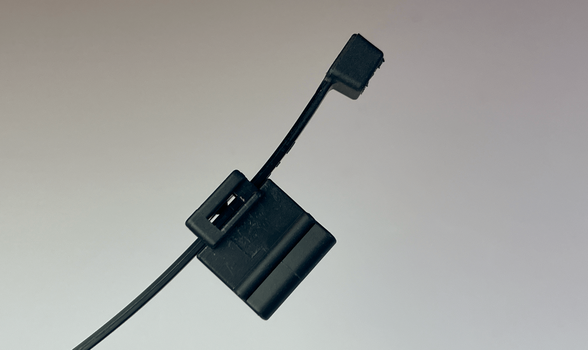 2-Piece Cable Tie with Edge Clip EC4A, 1-3 mm Panel