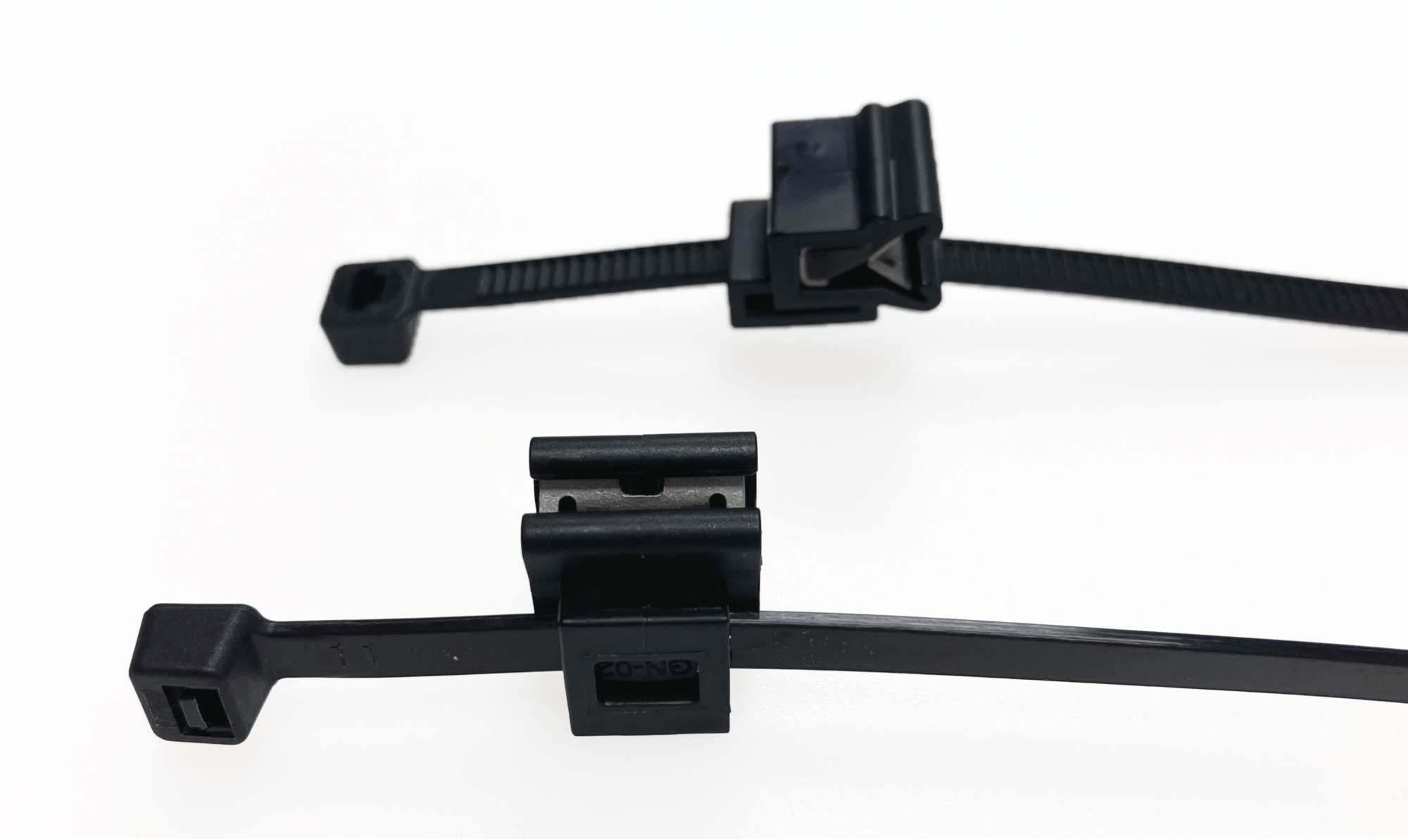 2-Piece Cable Tie with Edge Clip EC5A, 1-3 mm Panel